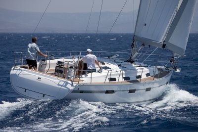 D. 720 Bavaria Cruiser 40