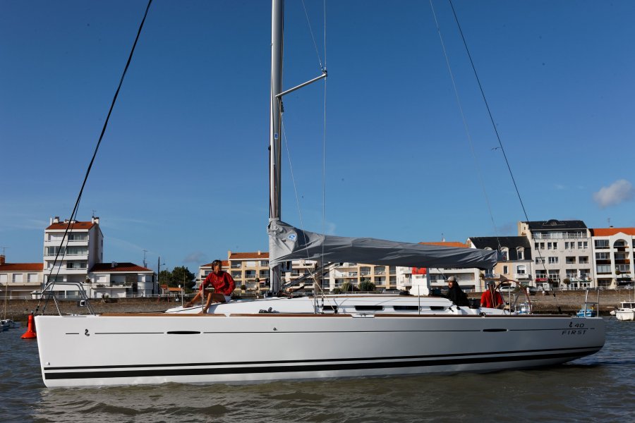 BENETEAU FIRST 40 cruising yacht