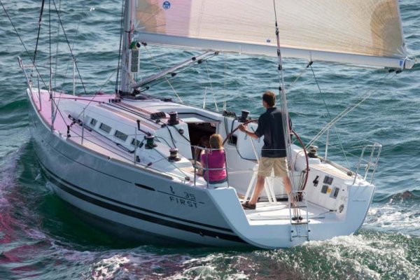 BENETEAU FIRST 35 cruising yacht