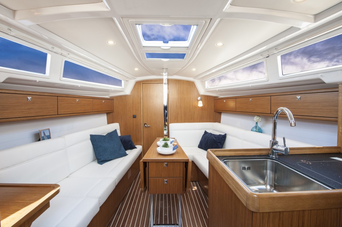 BAVARIA CRUISER 34/EASY 9.7 cruising yacht